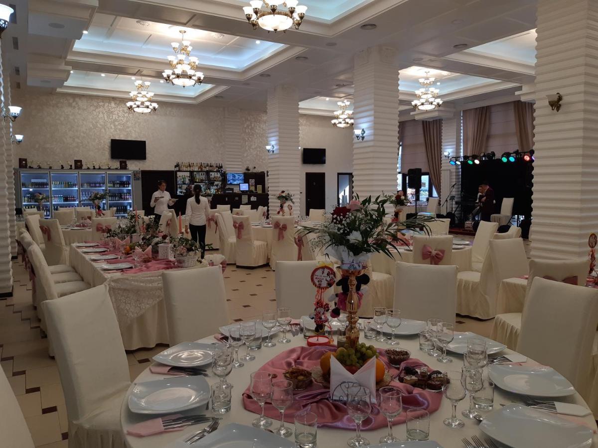 Hotel Ro&Mario Barlad Bîrlad Extérieur photo