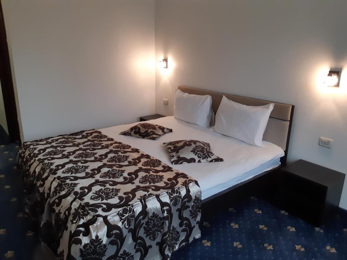Hotel Ro&Mario Barlad Bîrlad Extérieur photo